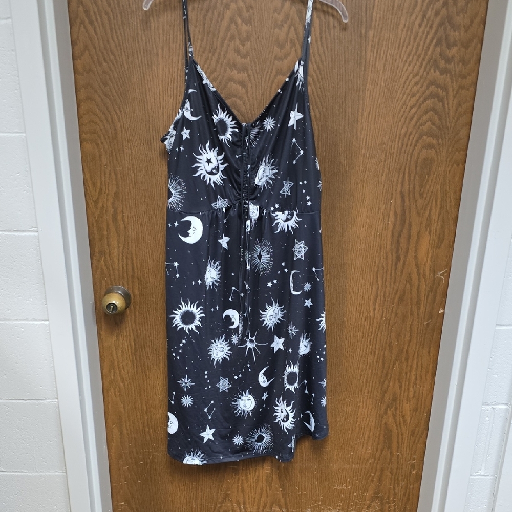 CUTE Adjustable Spaghetti Strapped Black and White Celestial Print 2x dress